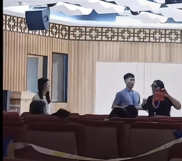赢翻网配资 “孔雀杯”展演打分标准遭质疑！主办单位回应：正走司法程序